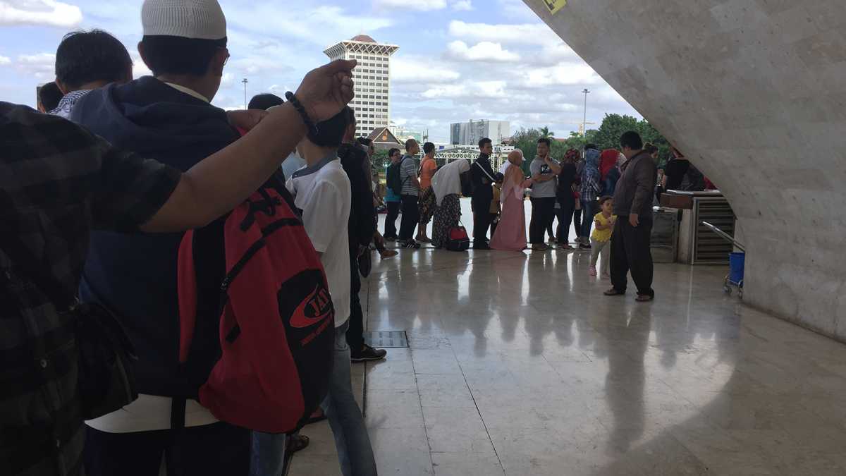 Tamasya Ke Puncak Monas Usai Reuni