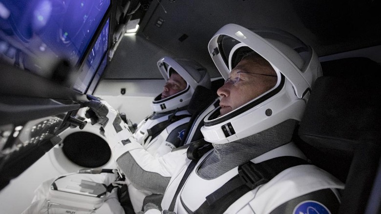 Intip Isi Kabin Pesawat Luar Angkasa SpaceX Intip Isi Kabin Pesawat Luar Angkasa SpaceX