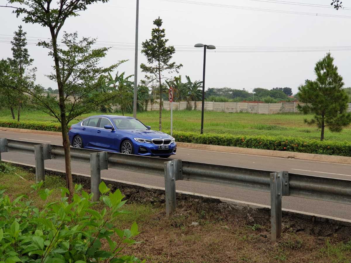 Cerita BMW Seri 3 yang Bisa Mundur Tanpa Megang Setir dan Nginjek Gas Cerita BMW Seri 3 yang Bisa Mundur Tanpa Megang Setir dan Nginjek Gas