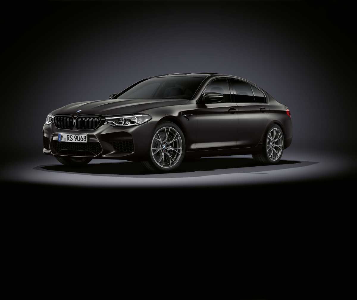 BMW M5 Edisi 35 Tahun Mengaspal di Indonesia, Harga Rp5 Miliar BMW M5 Edisi 35 Tahun Mengaspal di Indonesia, Harga Rp5 Miliar