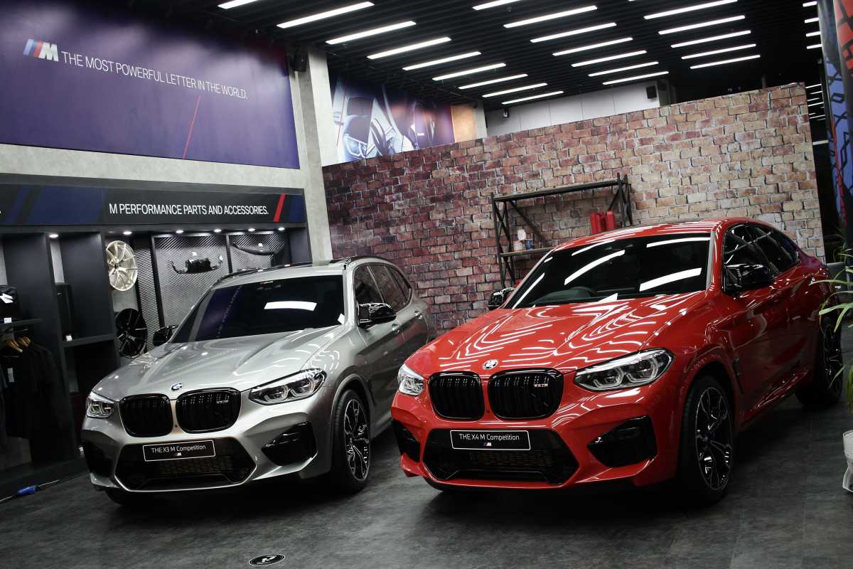 BMW X3 dan X4 M Competition Sasar <i>Crazy Rich Surabaya</i> BMW X3 dan X4 M Competition Sasar <i>Crazy Rich Surabaya</i>