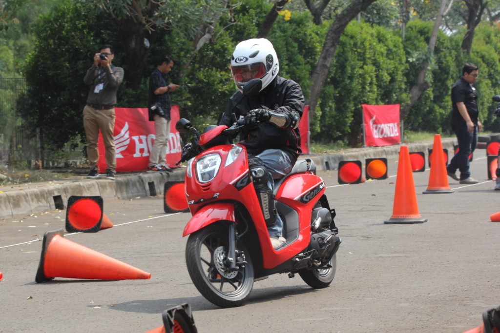 Menelanjangi Honda Genio, Apa Bedanya dengan Scoopy? Menelanjangi Honda Genio, Apa Bedanya dengan Scoopy?