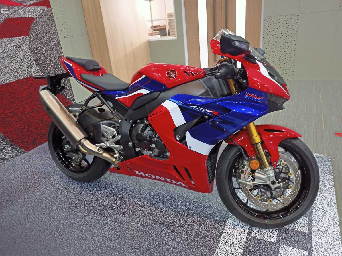 FOTO: Honda CBR1000RR-R Fireblade, Superbike Paling Murah Rp990 Juta FOTO: Honda CBR1000RR-R Fireblade, Superbike Paling Murah Rp990 Juta