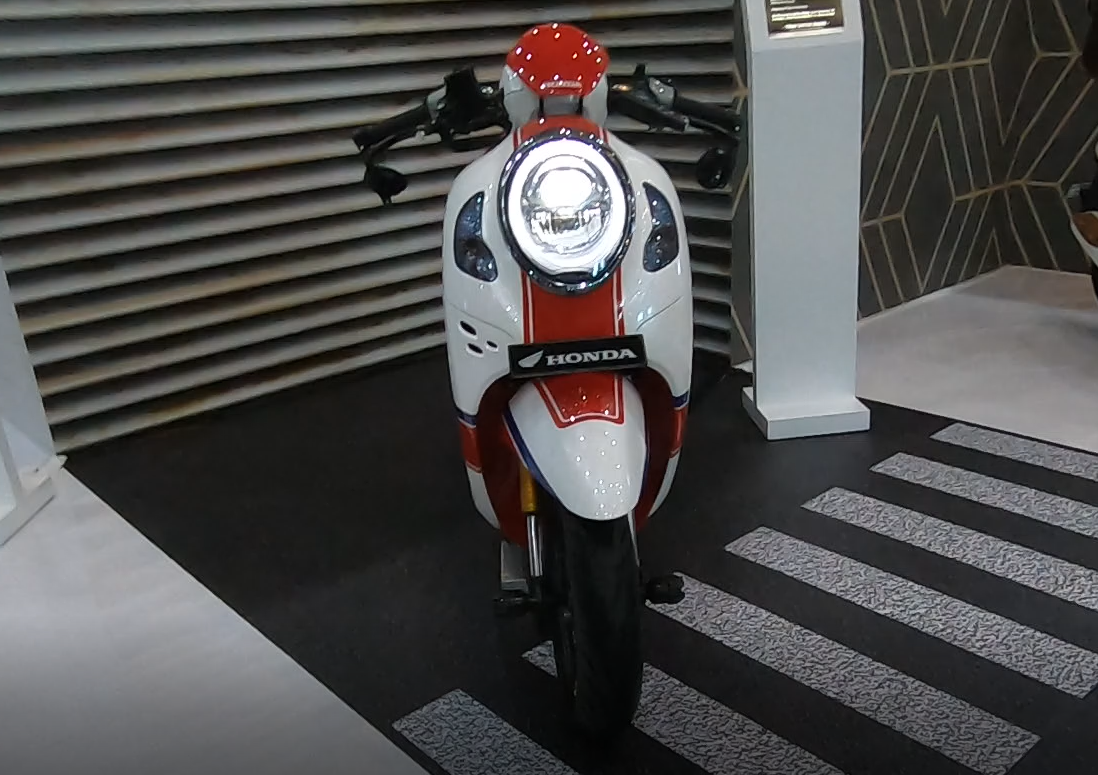Honda Scoopy ala Cafe Racer Dibangun Katros Garage Honda Scoopy ala Cafe Racer Dibangun Katros Garage