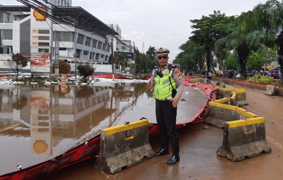 Ruas Jalan Berikut Ini Masih Tinggi karena Banjir Jakarta Selasa Pagi Ruas Jalan Berikut Ini Masih Tinggi karena Banjir Jakarta Selasa Pagi