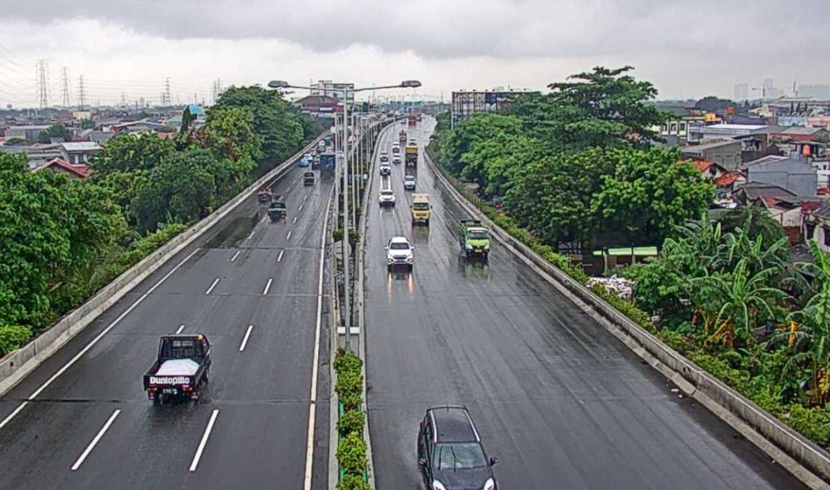 Kondisi Jalan Tol yang Terdampak Banjir Jakarta Kondisi Jalan Tol yang Terdampak Banjir Jakarta