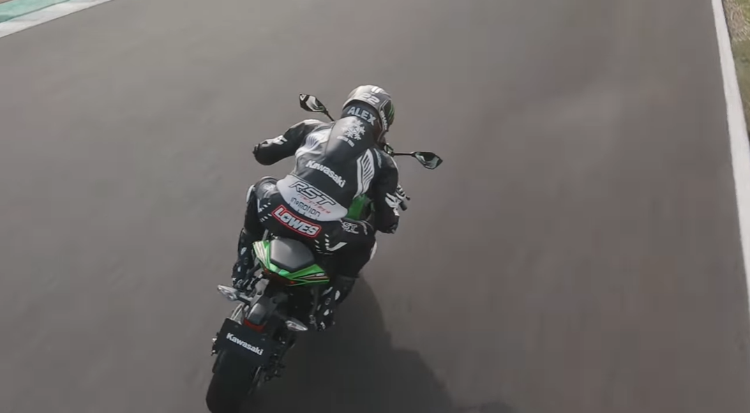 Test Ride Kawasaki Ninja ZX-25R 4 Silinder Tembus 162 KPJ Test Ride Kawasaki Ninja ZX-25R 4 Silinder Tembus 162 KPJ