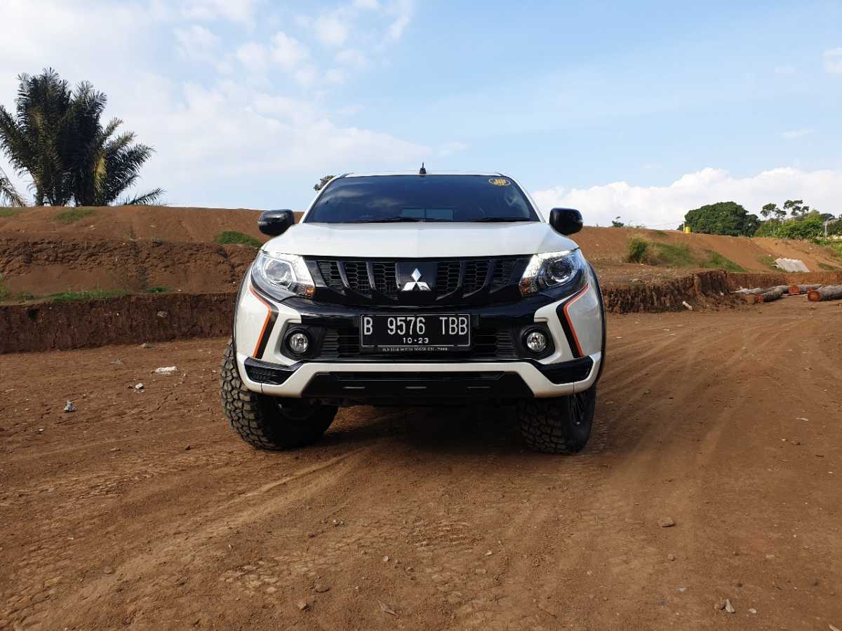 Test Drive Mitsubishi Triton Athlete, Pikap Kok Gaul Begini.. Test Drive Mitsubishi Triton Athlete, Pikap Kok Gaul Begini..