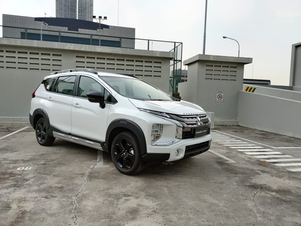 FOTO: Melihat Lebih Dekat Kejantanan Mitsubishi Xpander Cross Black Edition FOTO: Melihat Lebih Dekat Kejantanan Mitsubishi Xpander Cross Black Edition