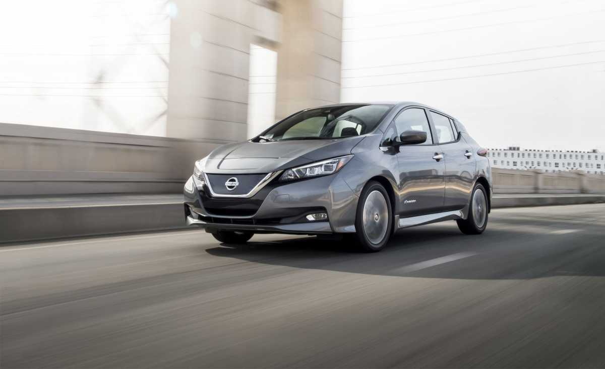 Akselarasi Mobil Listrik Nissan Leaf Lebih Kencang dari Angin Akselarasi Mobil Listrik Nissan Leaf Lebih Kencang dari Angin