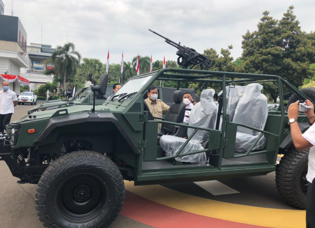 Prabowo Periksa Pindad Maung Versi Produksi Prabowo Periksa Pindad Maung Versi Produksi