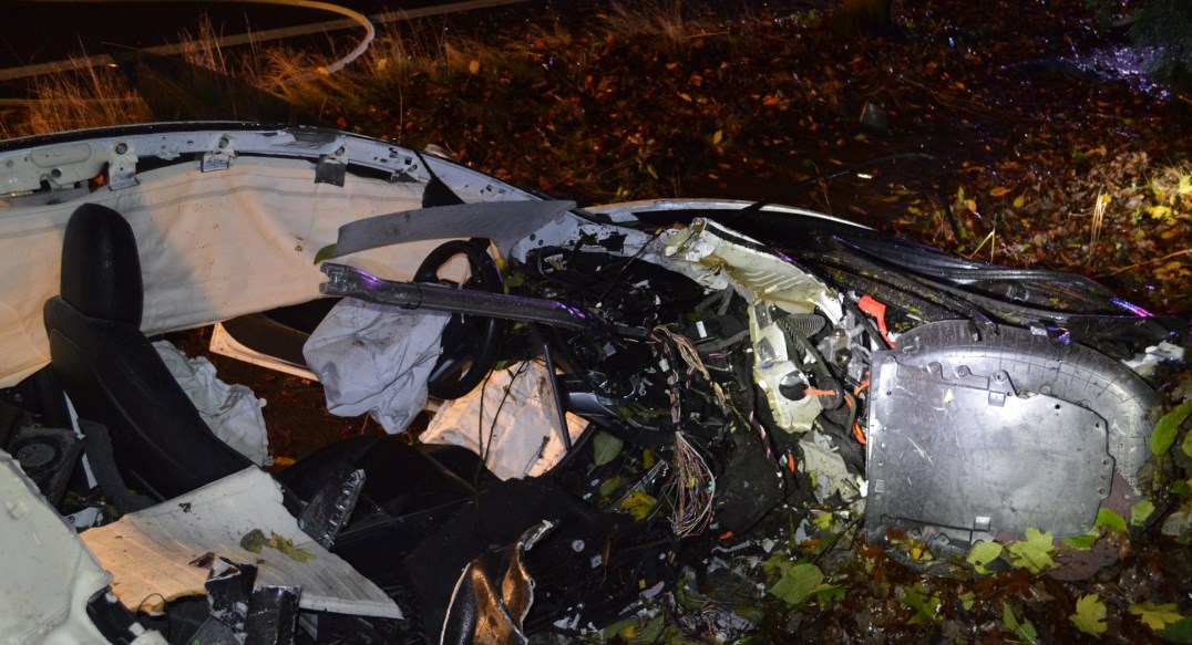 FOTO: Tesla Model 3 Alami Kecelakaan Horor, Baterai Terburai FOTO: Tesla Model 3 Alami Kecelakaan Horor, Baterai Terburai
