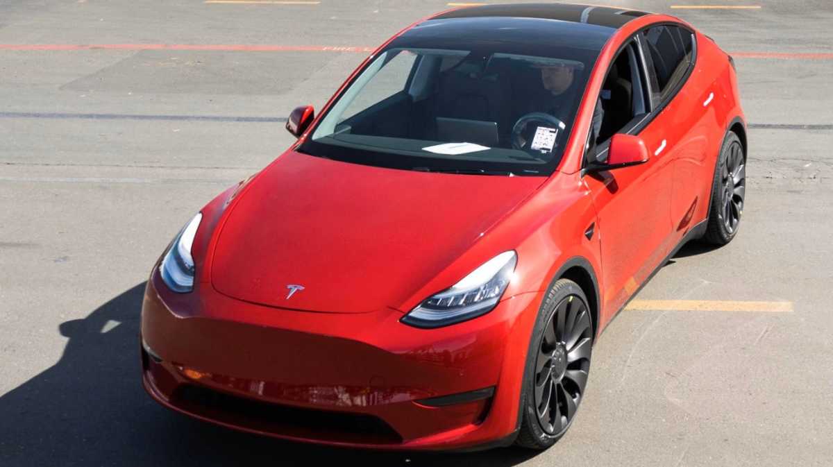 Elon Musk Janjikan Mobil Listrik Murah yang Hemat Baterai Elon Musk Janjikan Mobil Listrik Murah yang Hemat Baterai
