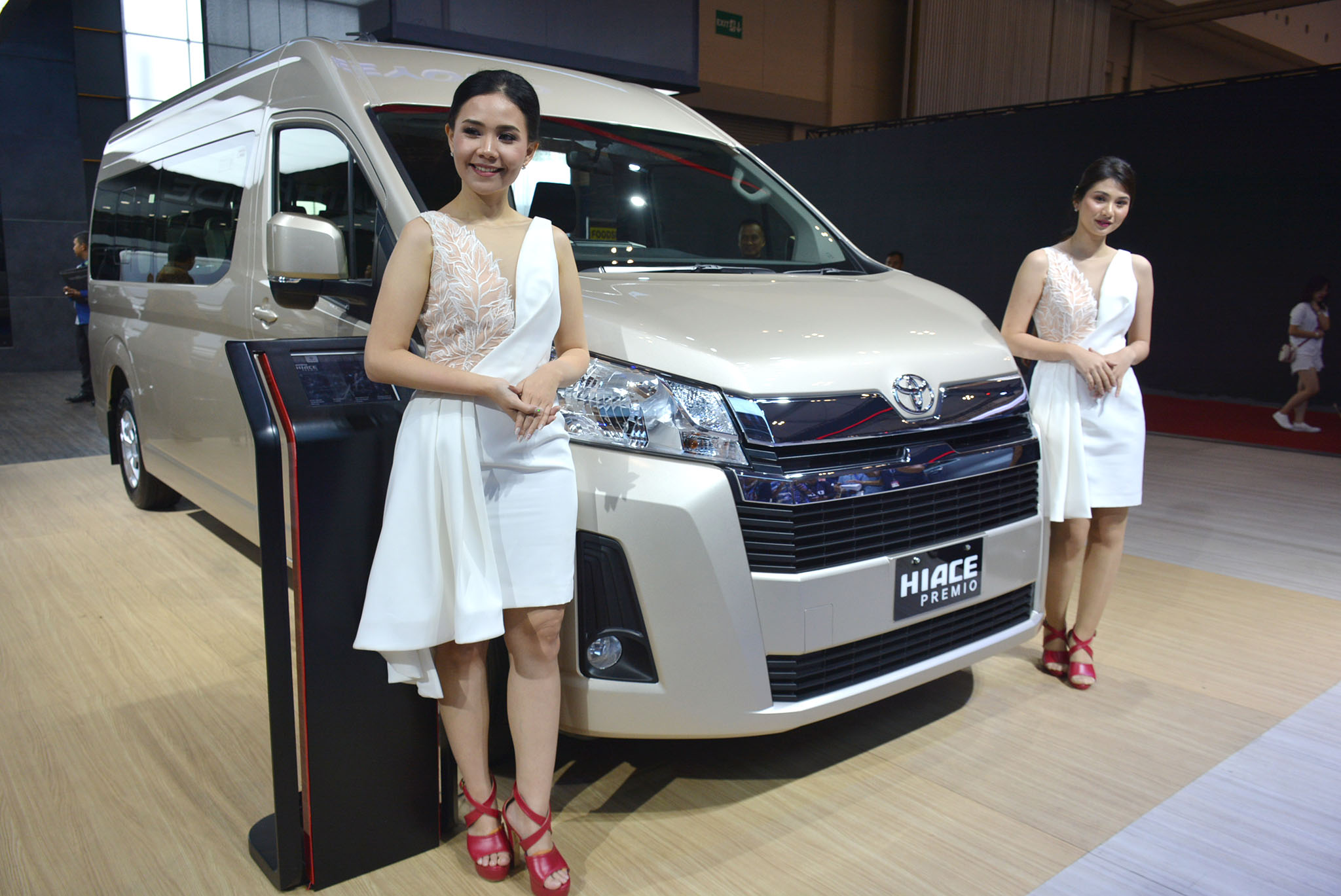 GIIAS 2019: All New HiAce Premio, Ketika Alphard Masih Kurang Lega GIIAS 2019: All New HiAce Premio, Ketika Alphard Masih Kurang Lega