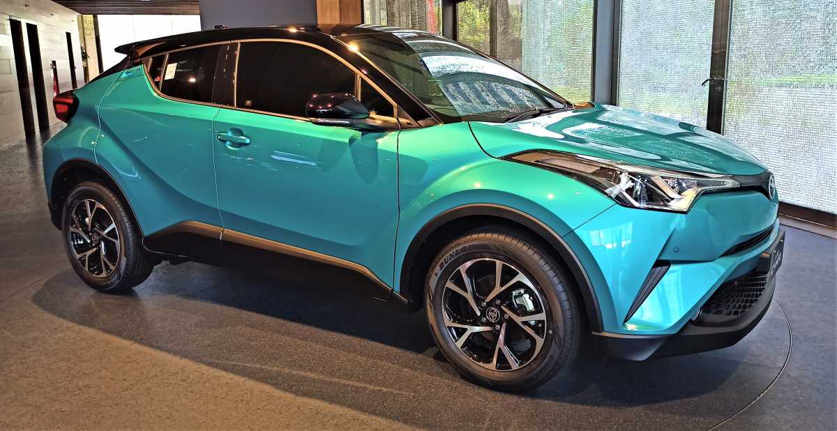 Spesifikasi Toyota C-HR Hybrid, Dijual Mulai Rp549 Juta Spesifikasi Toyota C-HR Hybrid, Dijual Mulai Rp549 Juta