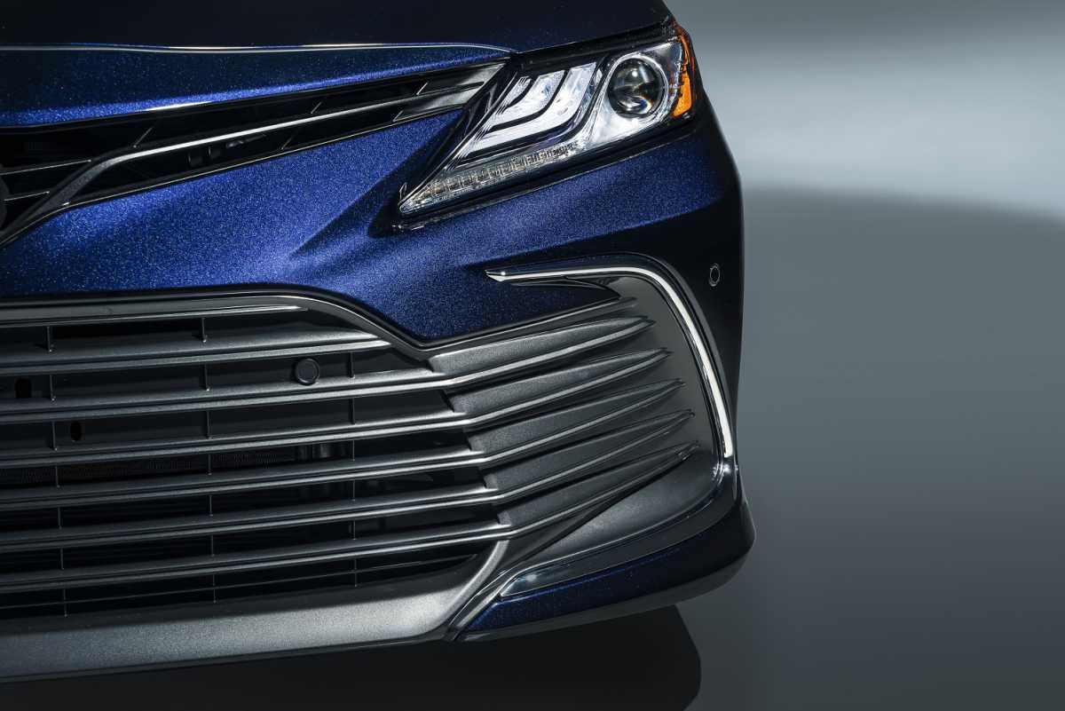 FOTO: Toyota Camry Facelift Semakin Canggih FOTO: Toyota Camry Facelift Semakin Canggih