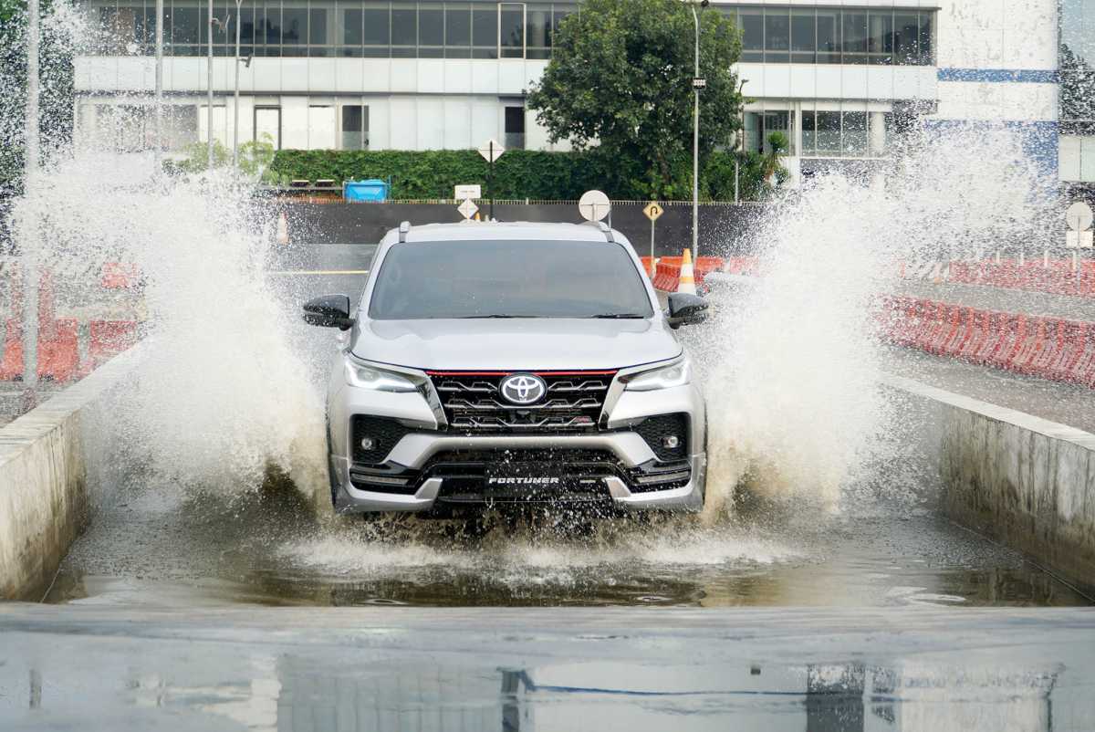 Fitur Toyota Fortuner Facelift yang Ada di Tipe TRD, VRZ, SRZ dan G Fitur Toyota Fortuner Facelift yang Ada di Tipe TRD, VRZ, SRZ dan G