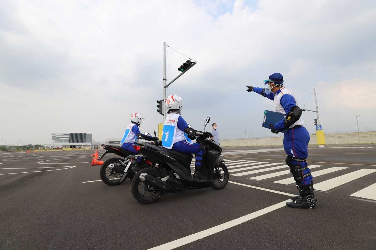 Kenali 120 Potensi Bahaya di Jalan Saat Berkendara Kenali 120 Potensi Bahaya di Jalan Saat Berkendara