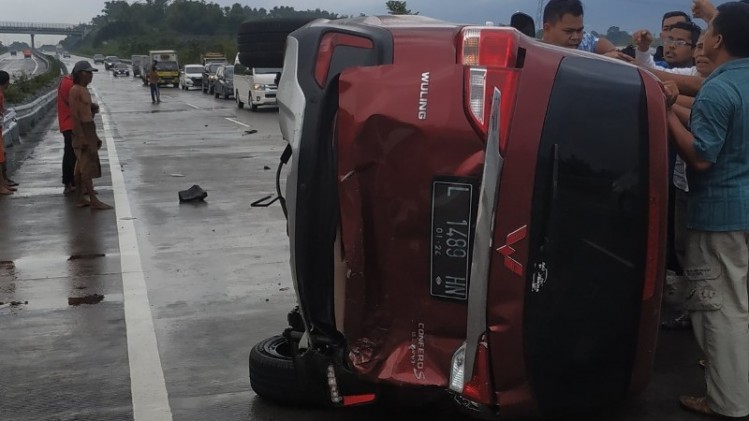 Belajar dari Tergulingnya Wuling Confero di Jalan Tol, Jaga Jarak Aman! Belajar dari Tergulingnya Wuling Confero di Jalan Tol, Jaga Jarak Aman!