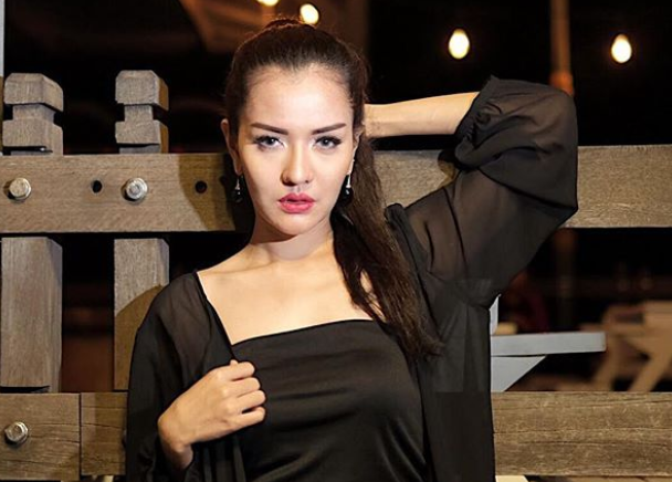 Tunangan Bohongan dengan Vicky Prasetyo, Anggia Chan Permalukan Diri Tunangan Bohongan dengan Vicky Prasetyo, Anggia Chan Permalukan Diri
