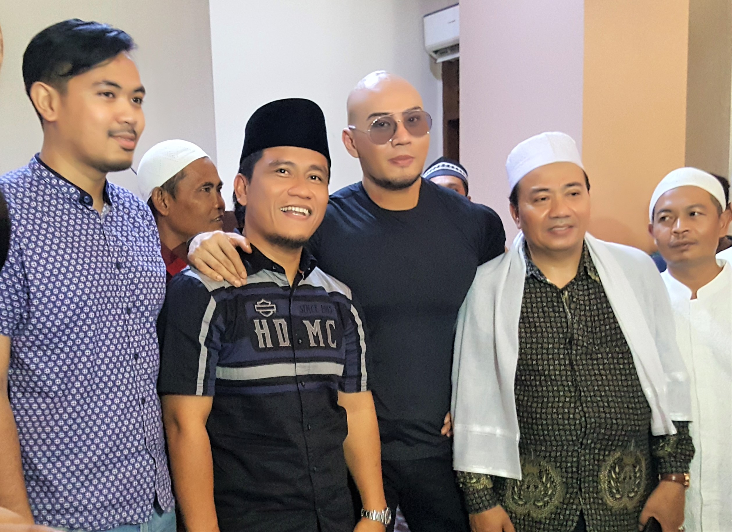 FOTO: Deddy Corbuzier Salat Jumat Perdana FOTO: Deddy Corbuzier Salat Jumat Perdana