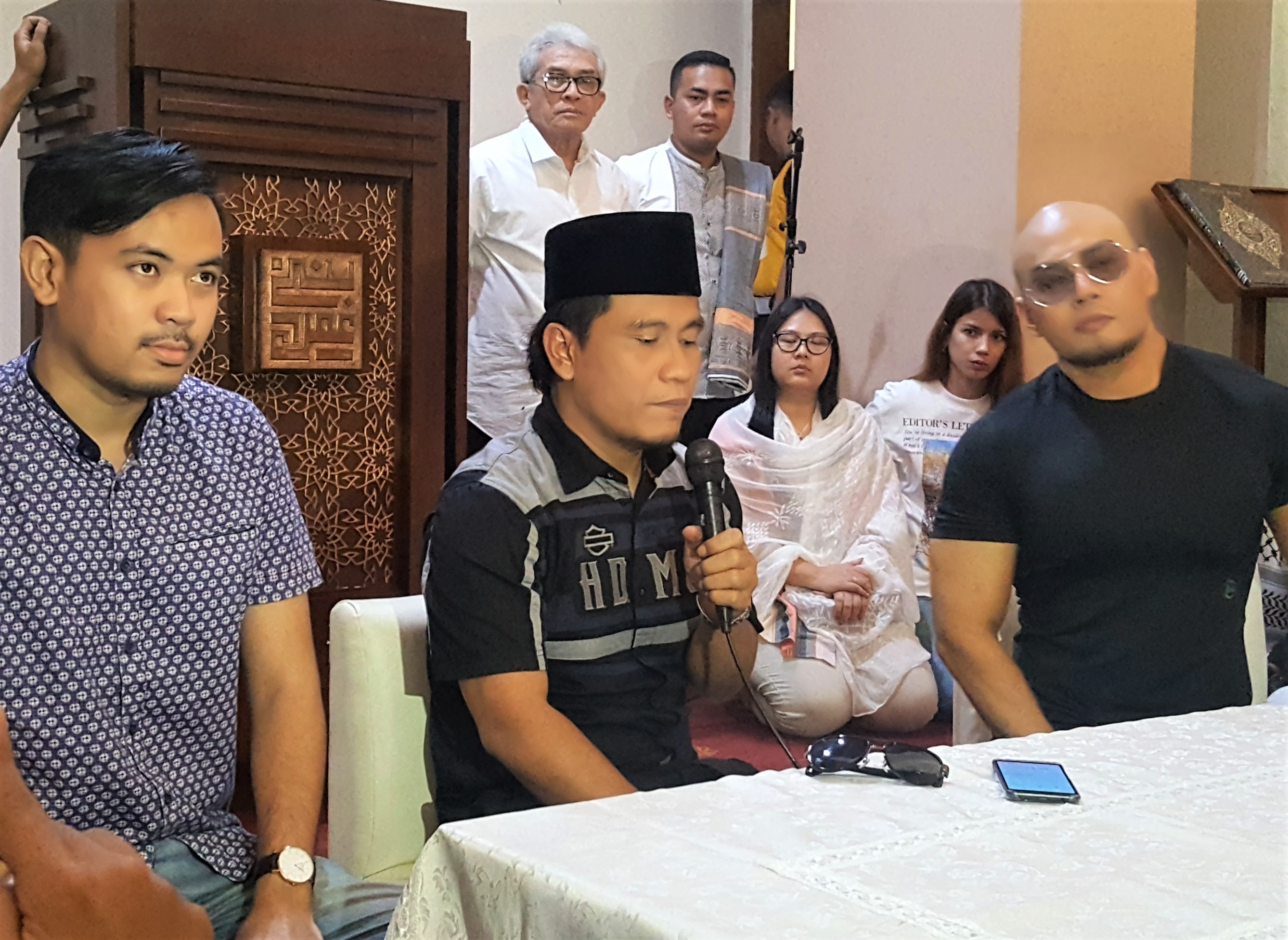Habis Nonton YouTube Deddy Corbuzier, Pria ini Ikut Mualaf Habis Nonton YouTube Deddy Corbuzier, Pria ini Ikut Mualaf