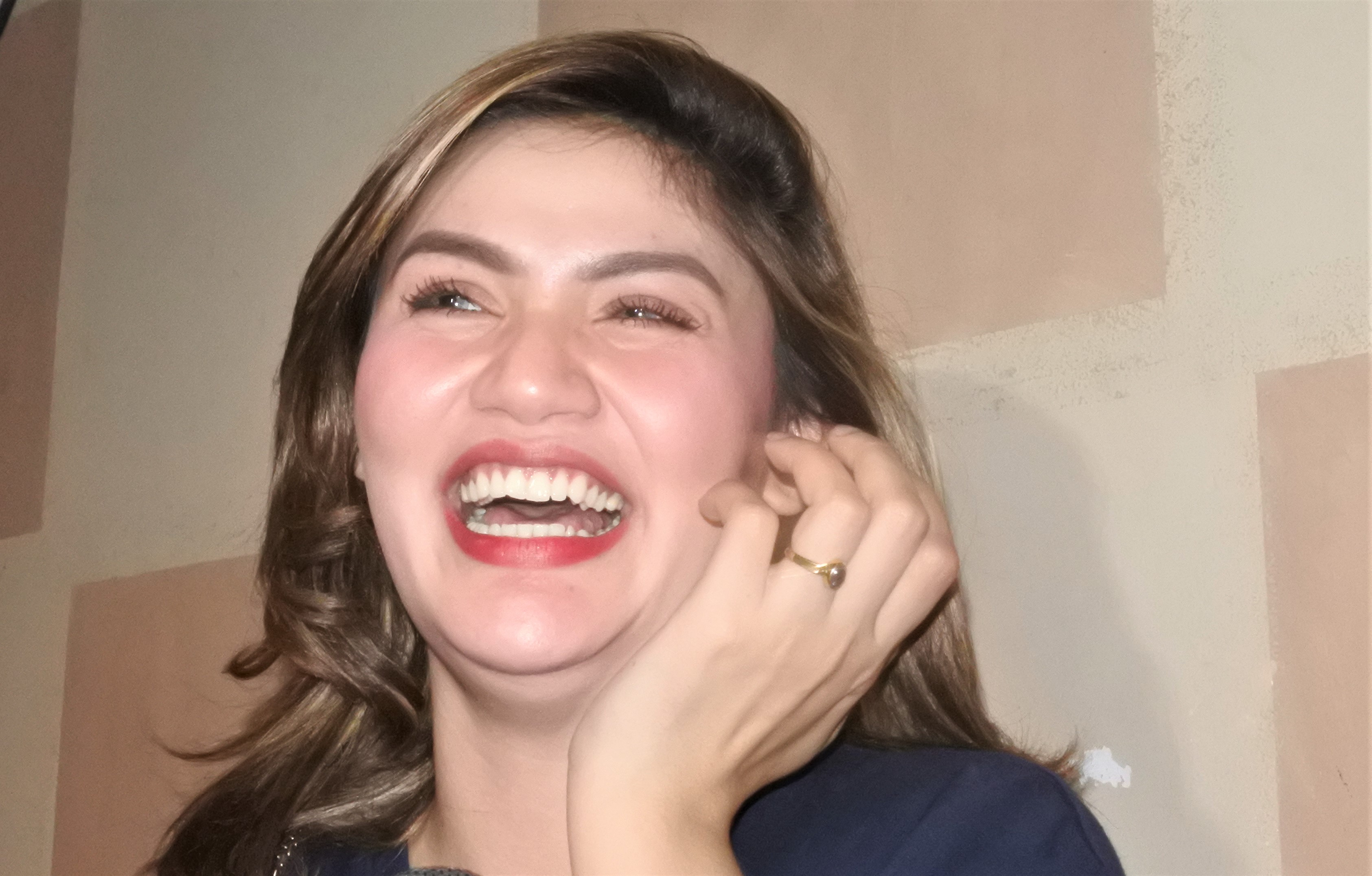 FOTO: Hilda Vitria Tertawa Tahu Kriss Hatta Divonis Bebas FOTO: Hilda Vitria Tertawa Tahu Kriss Hatta Divonis Bebas