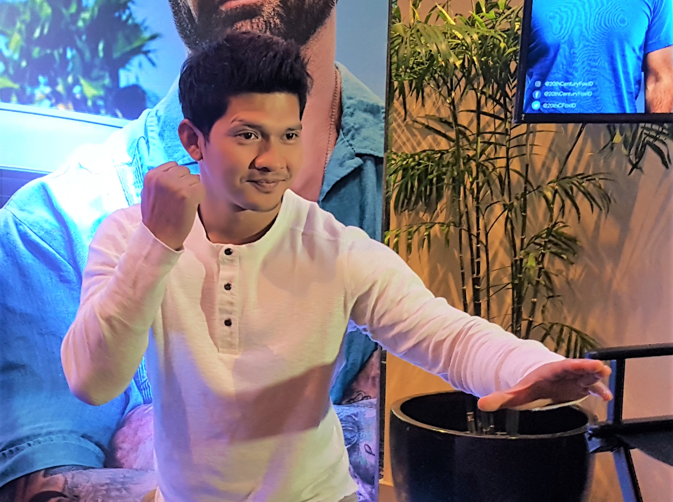 Iko Uwais Latih Bela Diri Mantan Pegulat WWE di Film 'Stuber' Iko Uwais Latih Bela Diri Mantan Pegulat WWE di Film 'Stuber'