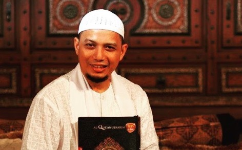 Ustaz Arifin Ilham Kritis, Aa Gym Berdoa di Depan Kakbah Ustaz Arifin Ilham Kritis, Aa Gym Berdoa di Depan Kakbah