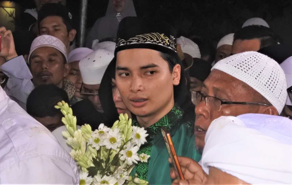 Cerita Ustaz Arifin Ilham Minta Putranya Nikah di Usia 17 Tahun Cerita Ustaz Arifin Ilham Minta Putranya Nikah di Usia 17 Tahun