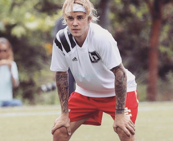 Justin Beiber Tantang Tom Cruise Bergelut di Arena UFC Justin Beiber Tantang Tom Cruise Bergelut di Arena UFC