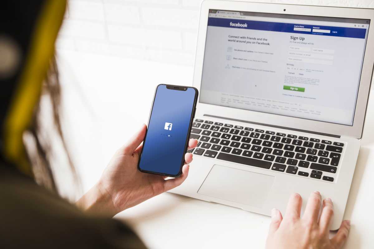 Facebook Mulai Luncurkan Dark Mode di iOS Facebook Mulai Luncurkan Dark Mode di iOS