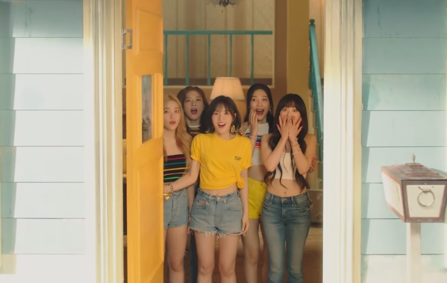 Netizen Heboh Gara-gara Red Velvet Rilis Music Video ‘Umpah Umpah’ Netizen Heboh Gara-gara Red Velvet Rilis Music Video ‘Umpah Umpah’