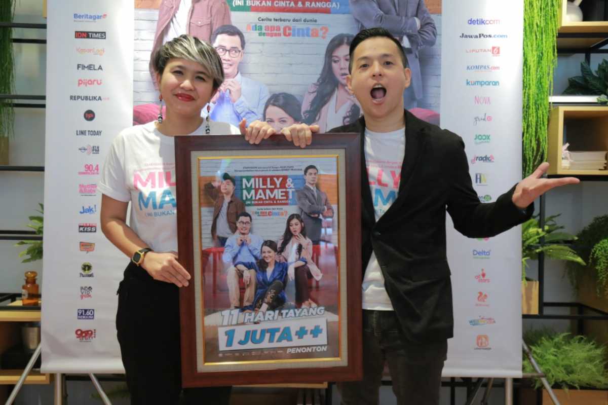 Foto Ekspresi Para Pemain 'Milly & Mamet' Raih 1 Juta Penonton Foto Ekspresi Para Pemain 'Milly & Mamet' Raih 1 Juta Penonton