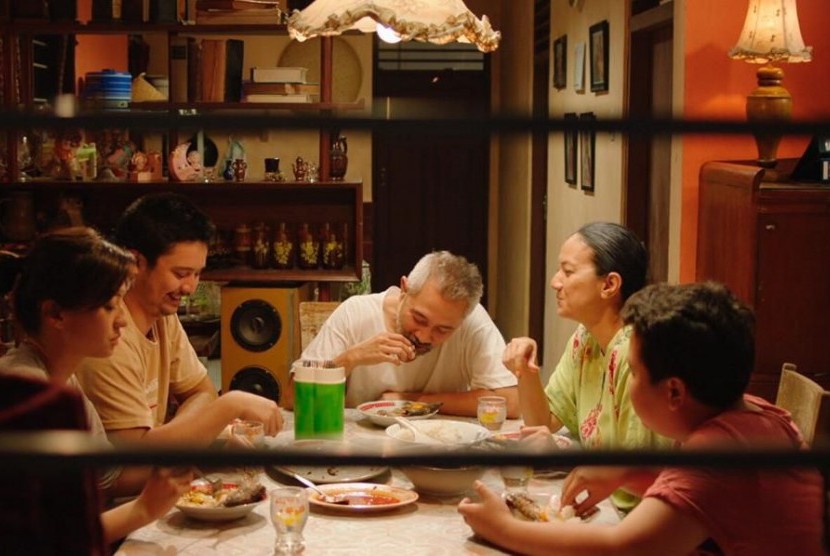 Resensi Film: Komedi di Tengah Pelajaran Hidup Klise ‘Orang Kaya Baru’ Resensi Film: Komedi di Tengah Pelajaran Hidup Klise ‘Orang Kaya Baru’