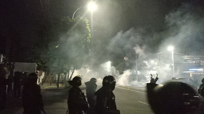 Jakarta Rusuh, Netizen Serukan #TangkapPrabowo dan #SaveIndonesia Jakarta Rusuh, Netizen Serukan #TangkapPrabowo dan #SaveIndonesia