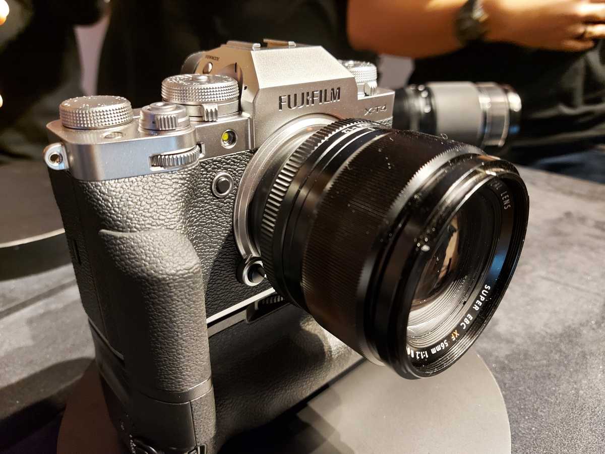 5 Keunggulan Kamera Mirrorless Fujifilm X-T4 5 Keunggulan Kamera Mirrorless Fujifilm X-T4