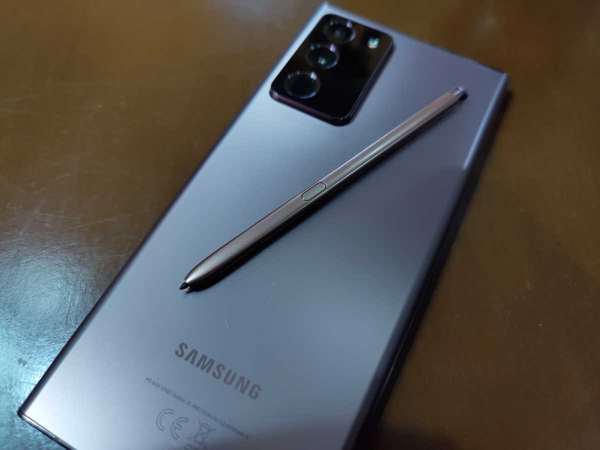 Apa Jadinya Kalau Galaxy Z Fold 3 Punya S Pen? Apa Jadinya Kalau Galaxy Z Fold 3 Punya S Pen?