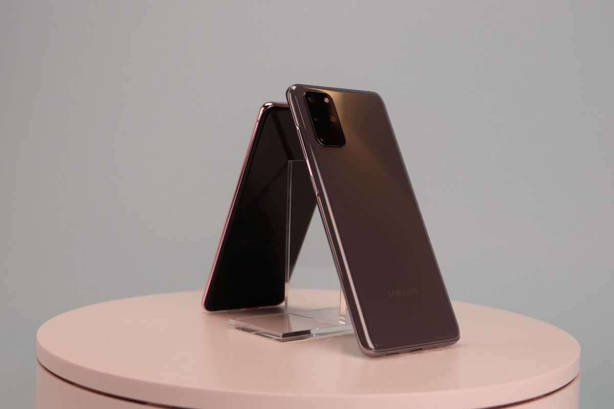 Lah, Samsung Ikut-ikutan Apple Gak Ngasih Charger di Boks Ponsel? Lah, Samsung Ikut-ikutan Apple Gak Ngasih Charger di Boks Ponsel?