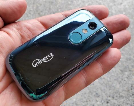 Penampakan Smartphone Android 10 Terkecil di Dunia, Jelly 2 Penampakan Smartphone Android 10 Terkecil di Dunia, Jelly 2