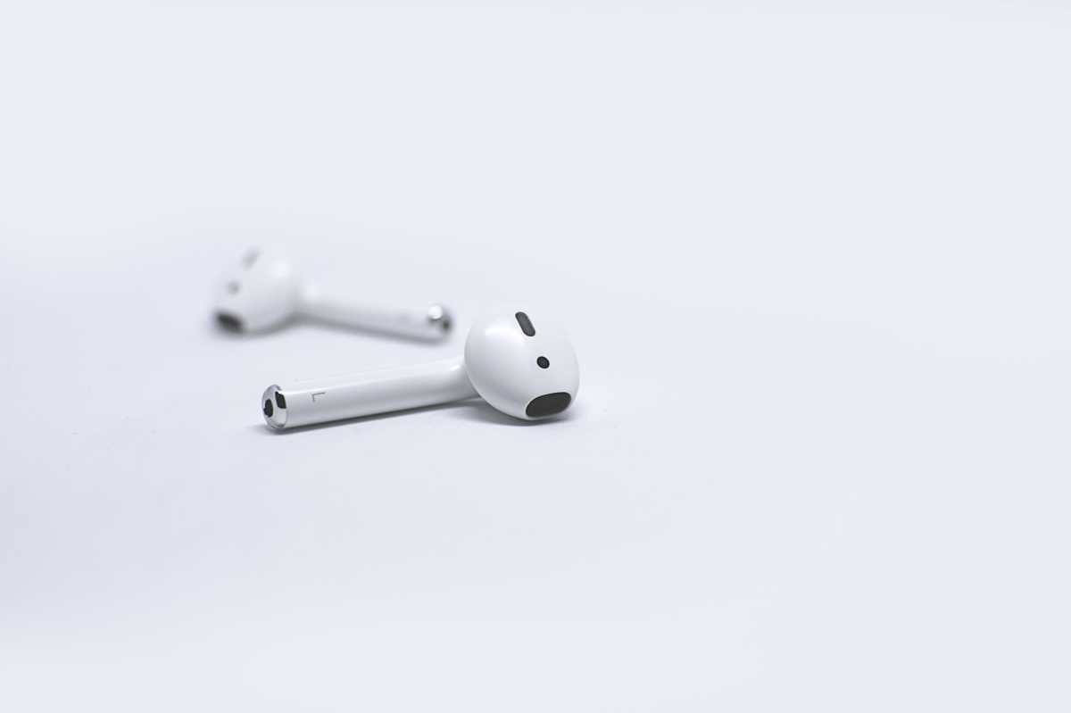 AirPods Apple Diledek Sana-sini, Tapi Bikin Tren Earphone Kekinian AirPods Apple Diledek Sana-sini, Tapi Bikin Tren Earphone Kekinian
