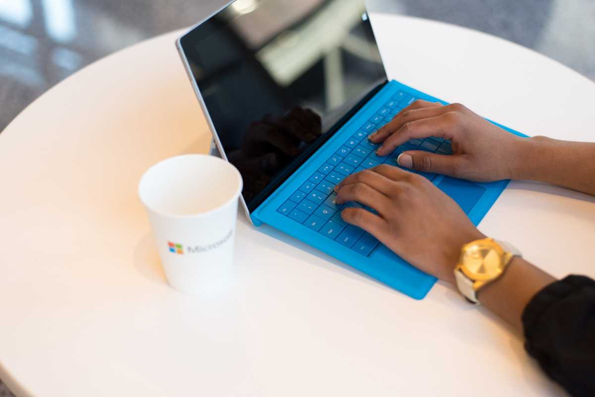 Meeting Online Microsoft Teams Kelak Bisa Tampilkan 9 Orang di Layar Meeting Online Microsoft Teams Kelak Bisa Tampilkan 9 Orang di Layar