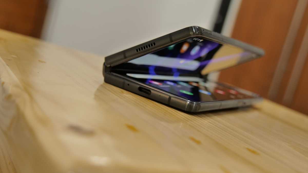 Begini Rasanya Jajal Raja Ponsel Layar Lipat, Galaxy Z Fold 2 Begini Rasanya Jajal Raja Ponsel Layar Lipat, Galaxy Z Fold 2