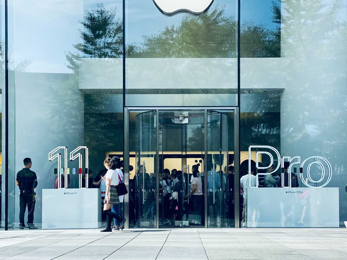 Tim Cook Membatasi Jumlah Orang di Apple Store Tim Cook Membatasi Jumlah Orang di Apple Store