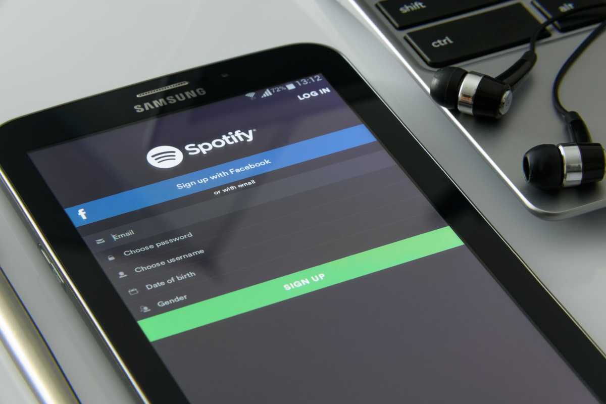 Buku Harry Potter Seri Pertama Hadir di Spotify, Dibacakan Daniel Radcliffe dkk Buku Harry Potter Seri Pertama Hadir di Spotify, Dibacakan Daniel Radcliffe dkk