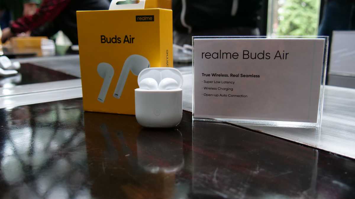 Realme Klaim Perangkat AIoT Berbentuk Buds Laku 1 Juta Unit di Seluruh Dunia Realme Klaim Perangkat AIoT Berbentuk Buds Laku 1 Juta Unit di Seluruh Dunia