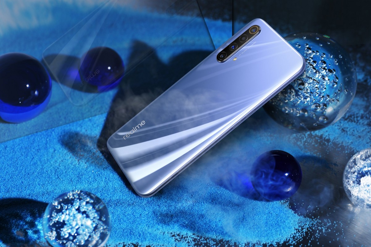 Realme Panas-panasin Xiaomi dengan Smartphone Fast Charge 65W Realme Panas-panasin Xiaomi dengan Smartphone Fast Charge 65W
