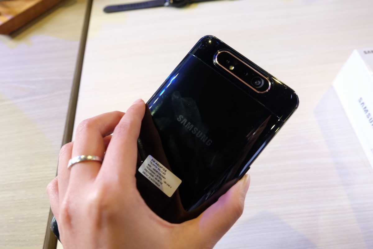 Kenapa Gak Ada Lubang Earphone di Galaxy A80? Kenapa Gak Ada Lubang Earphone di Galaxy A80?
