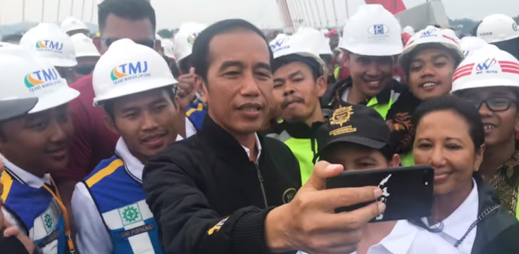 YouTube Pak Jokowi dan Ahok, Lebih Asyik yang Mana ya? YouTube Pak Jokowi dan Ahok, Lebih Asyik yang Mana ya?