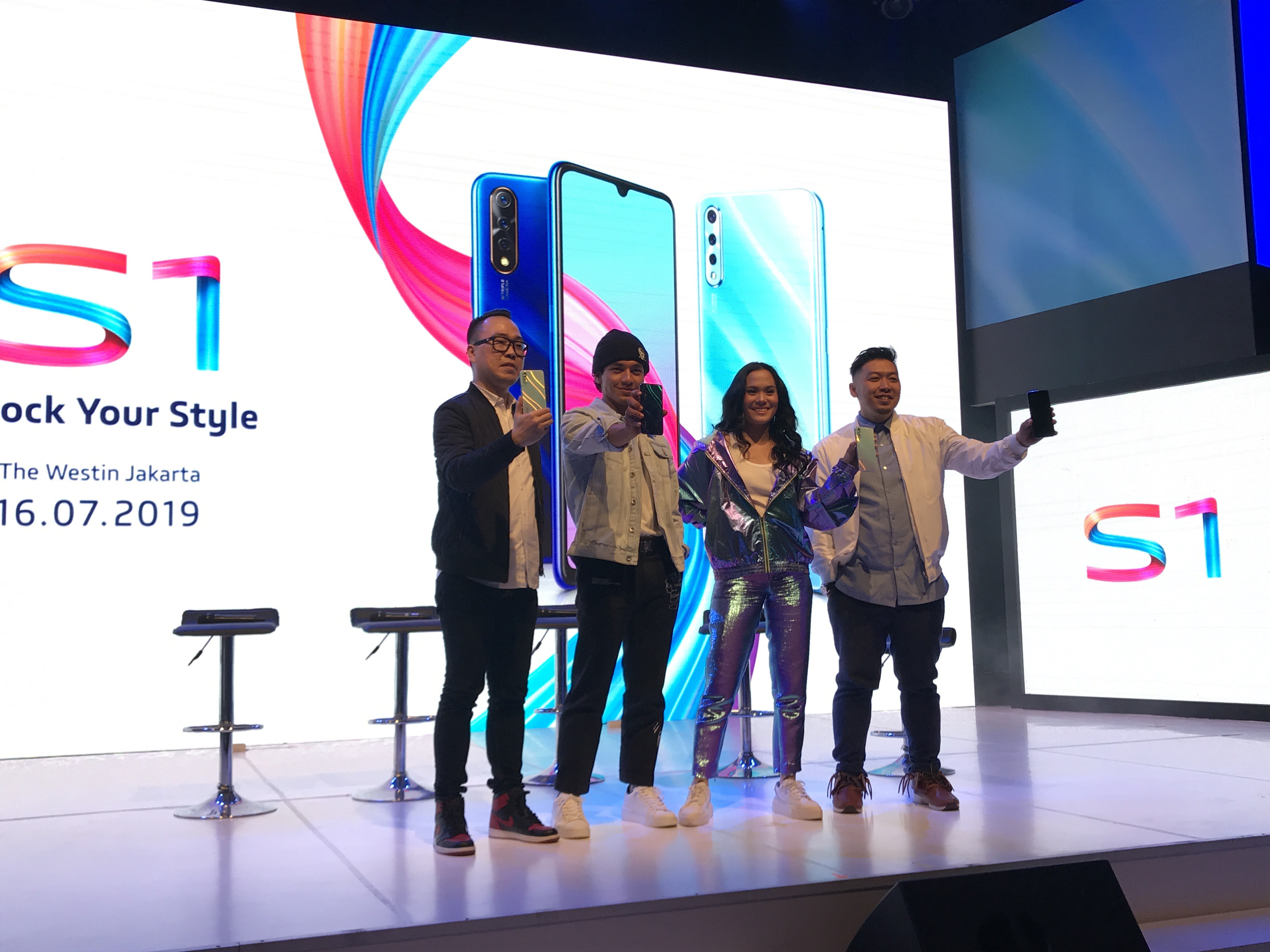 Resmi Dirilis untuk Kaum Muda, Vivo S1 Dibanderol Rp3,59 Juta Resmi Dirilis untuk Kaum Muda, Vivo S1 Dibanderol Rp3,59 Juta
